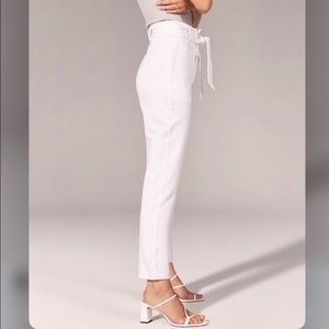 Abercrombie&Fitch Fray Hem High Rise Yoke Mom Jean